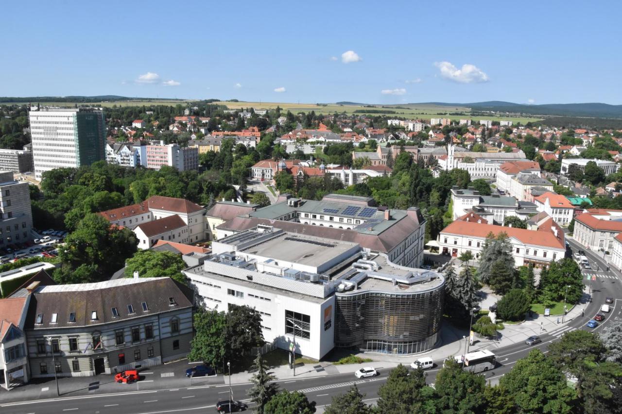 Panorama View Apartment Veszprem Bagian luar foto